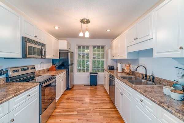 Geladeira, micro-ondas, fogão, cooktop