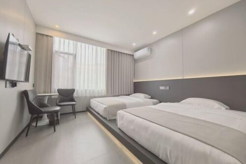 Jiahe Homestay (Emeishan Tourism Passenger Transport Center Baoguosi Station)