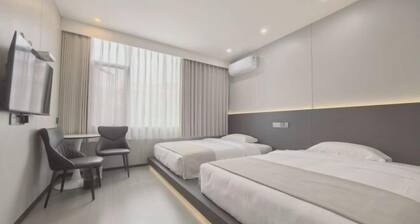 Jiahe Homestay (Emeishan Tourism Passenger Transport Center Baoguosi Station)