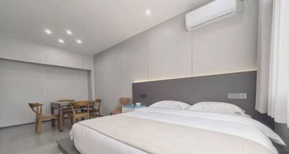 Jiahe Homestay (Emeishan Tourism Passenger Transport Center Baoguosi Station)