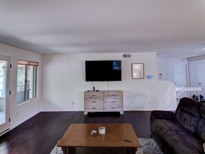 Smart TV, computer monitors