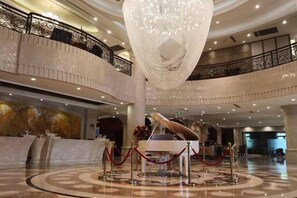 A grand lobby with a large chandelier, a grand piano, and a reception desk. - Qinheyuan Linxuan Holiday Hotel (Haining)