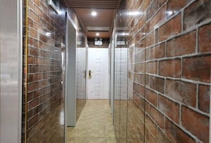 Interior - Huangqunliang Farmhouse (Danjiangkou)