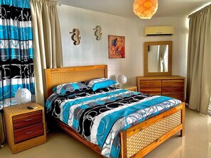 3 slaapkamers, een strijkplank/strijkijzer, gratis wifi, beddengoed