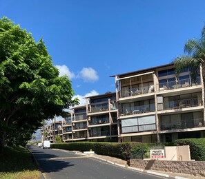 Exterior - Renovated - Spacious 2BR/1BA Loft, AC, Close to beach (KIHEI)