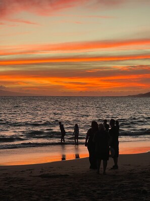 Beach nearby, sun loungers, beach towels - Renovated - Spacious 2BR/1BA Loft, AC, Close to beach (KIHEI)
