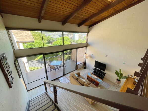 Smart TV - Renovated - Spacious 2BR/1BA Loft, AC, Close to beach (KIHEI)