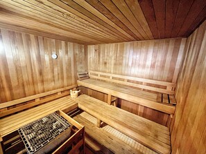 Sauna - Renovated - Spacious 2BR/1BA Loft, AC, Close to beach (KIHEI)