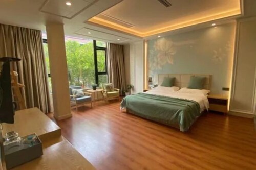 Wuyishan Jihong Jiahai Chinese Inn (South Entrance of the Scenic Area)