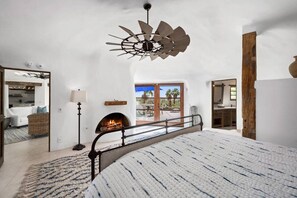 4 bedrooms, desk, iron/ironing board, travel cot - Santorini House | Panoramic Palm Springs Views (Palm Springs)
