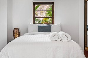 4 bedrooms, desk, iron/ironing board, travel cot