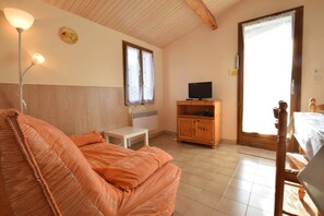 1 bedroom, travel crib, free WiFi