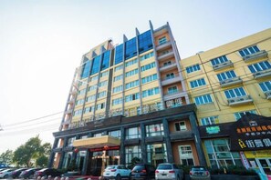 Unclassified image, 5 of 88, button - Huilong Hotel (Tiantai County)