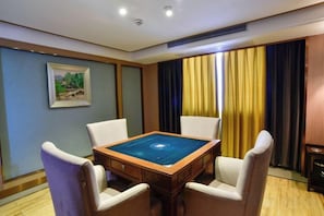 A room with a pool table, four chairs, a painting on the wall, and curtains. - Huilong Hotel (Tiantai County)