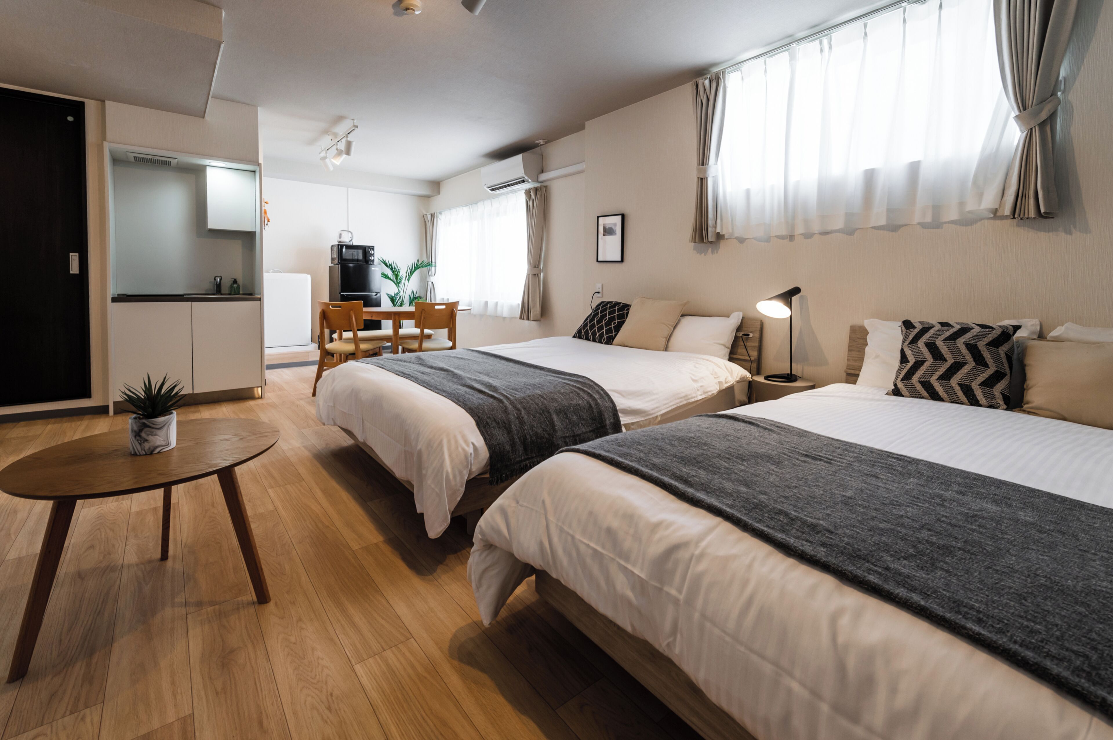 Chambre avec lits jumeaux, 2 lits doubles, non-fumeurs (Shower&Toilet /No Elevator /Room 402) | Wi-Fi gratuit, draps fournis
