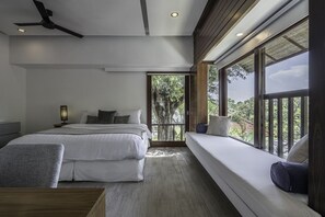 6 chambres, coffres-forts dans les chambres, bureau