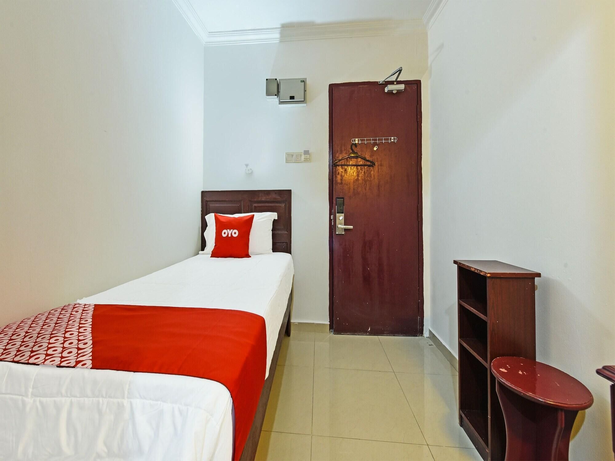 Escritorio, wifi gratis, ropa de cama