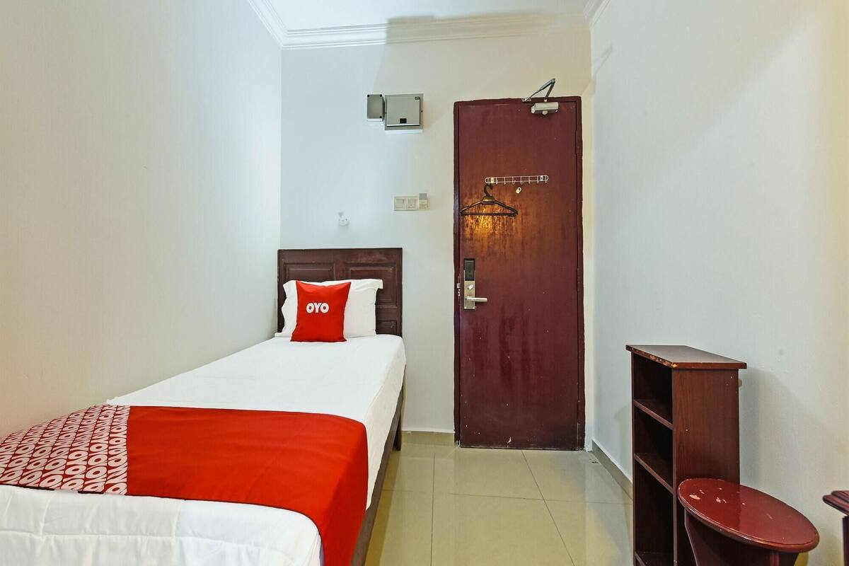Escritorio, wifi gratis, ropa de cama