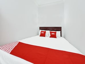 Deluxe Double Room | Desk, free WiFi, bed sheets - OYO 90572 J Hotel Masjid India (Kuala Lumpur)