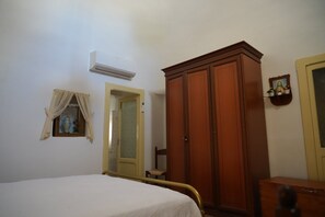 2 habitaciones, escritorio, tabla de planchar con plancha y wifi gratis