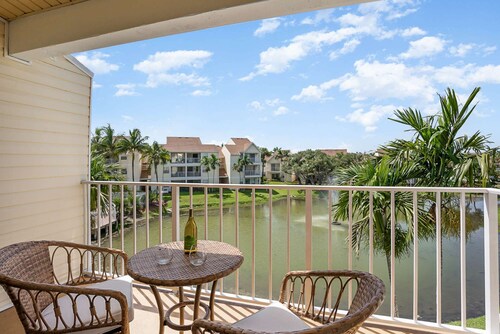 Seize the Rays · Luxury Beachside Condo · Half Mile from Beach