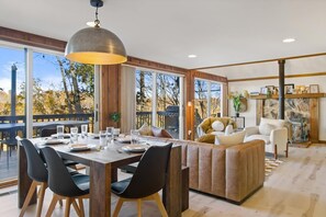 Interior - Peregrine's Perch - Cabin Overlooking the River! (Falling Waters)
