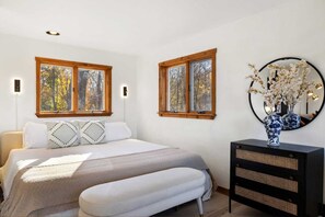 3 bedrooms, desk, free WiFi, bed sheets - Peregrine's Perch - Cabin Overlooking the River! (Falling Waters)