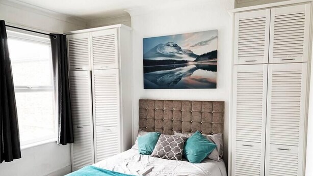 3 bedrooms, iron/ironing board, bed sheets - Beautiful 3 bed apartment free parking near trains (London)