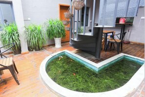 Outdoor dining - Chengzhong Xiaozhu Holiday House (Zhangjiajie Tianmenshan Bus Station Railway Station) (Zhangjiajie)