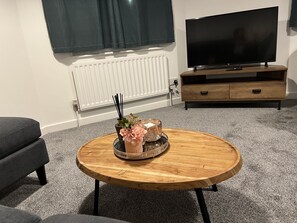 Apartment, Multiple Beds | Living room - Great 2-bed Apartment in Canterbury (Canterbury)