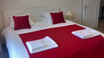 4 bedrooms, in-room safe, iron/ironing board, free WiFi