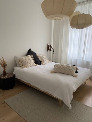1 bedroom, desk, free WiFi, bed sheets - Licht en Luxueus Appartement bij Het Zuid (Antwerpen)