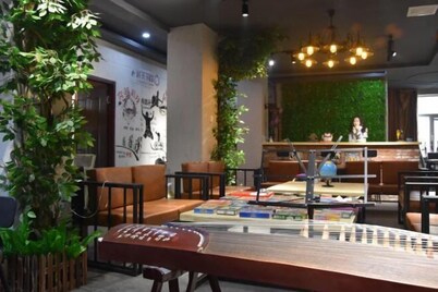 Not Alone Minyao Youth Hostel