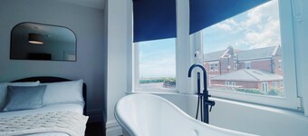 Stunning 8-bed House With Sea & Beach Views