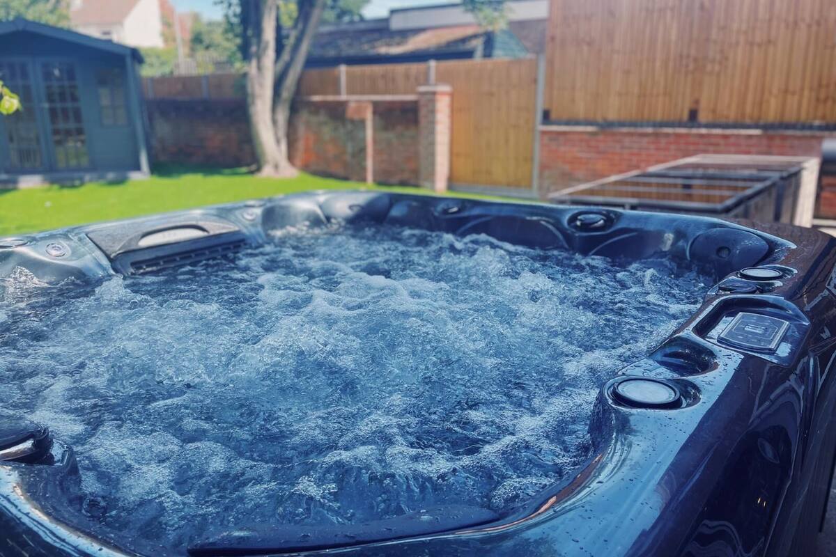 House | Outdoor spa tub