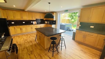 Maison | Cuisine privée | Réfrigérateur, micro-ondes, four, plaque de cuisson
