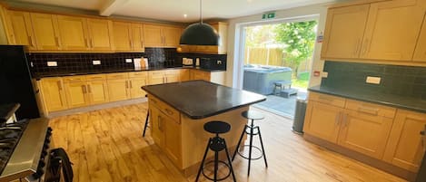 独立别墅 | 私人厨房 | 冰箱、微波炉、烤箱、炉灶