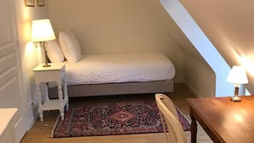 4 makuuhuonetta, silitysrauta/-lauta, vauvan matkasÀnky, ilmainen Wi-Fi