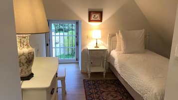 4 habitaciones, tabla de planchar con plancha y cuna de viaje