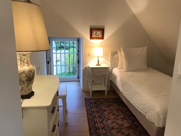 4 bedrooms, iron/ironing board, travel crib, free WiFi