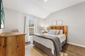 2 bedrooms, travel cot, free WiFi, bed sheets