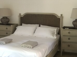 5 Schlafzimmer, Schreibtisch, Bügeleisen/Bügelbrett, kostenloses WLAN