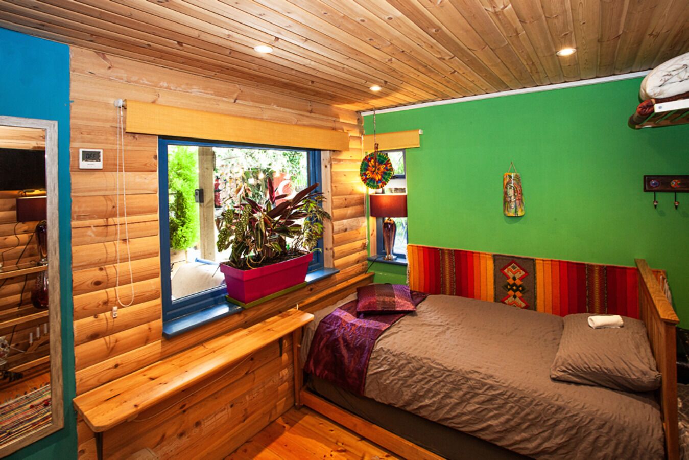 4 bedrooms, desk, iron/ironing board, WiFi