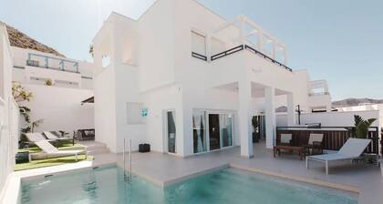 Spanish villa in Cabo de Gata . 10 min from the beach. Private saltwater pool. .