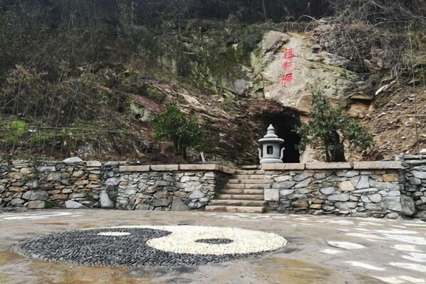 Property grounds - Happy Valley Manor (Danjiangkou)