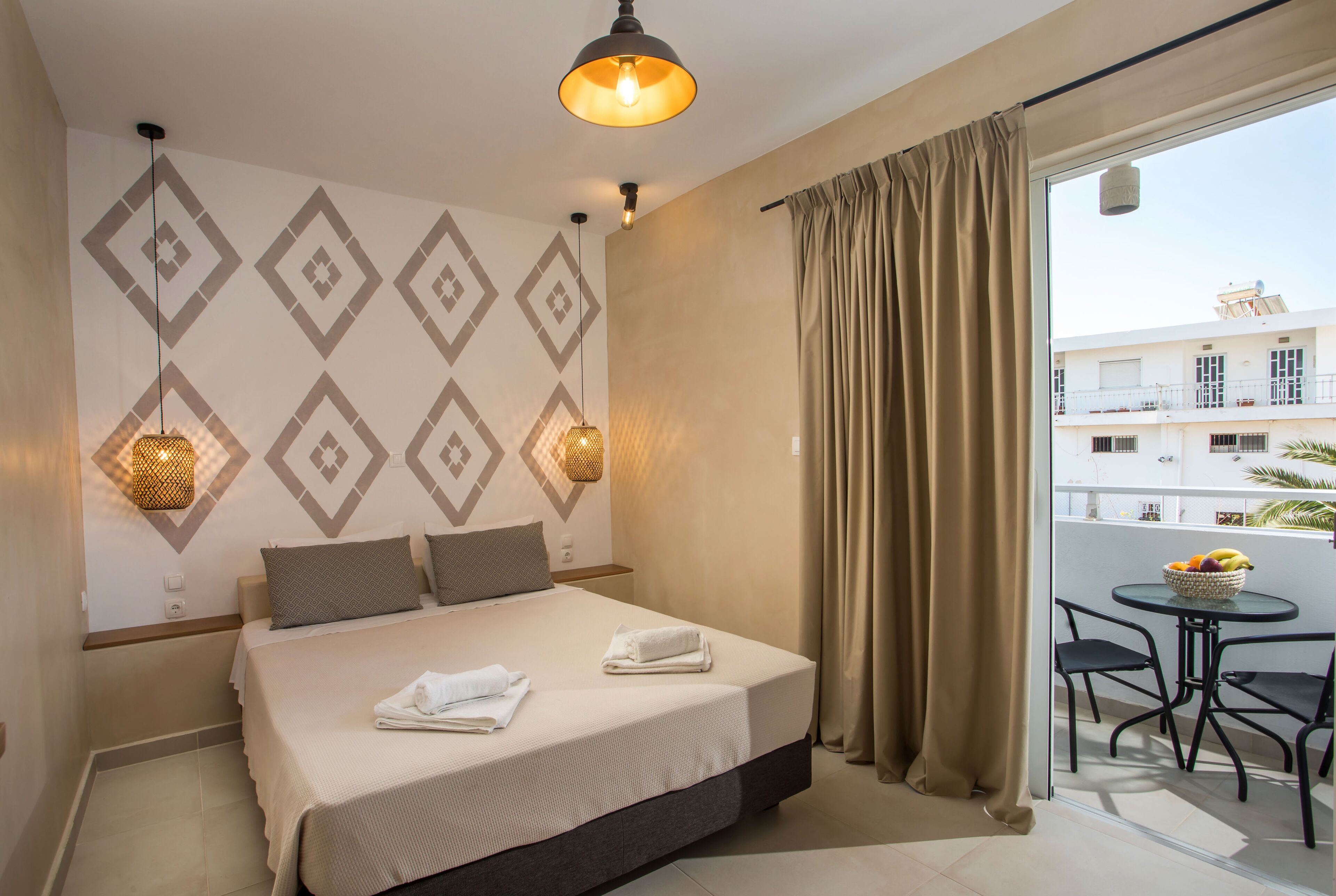 Deluxe Double Room | Hypo-allergenic bedding, free minibar, in-room safe, blackout curtains