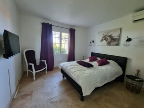 4 slaapkamers, een strijkplank/strijkijzer, gratis wifi, beddengoed