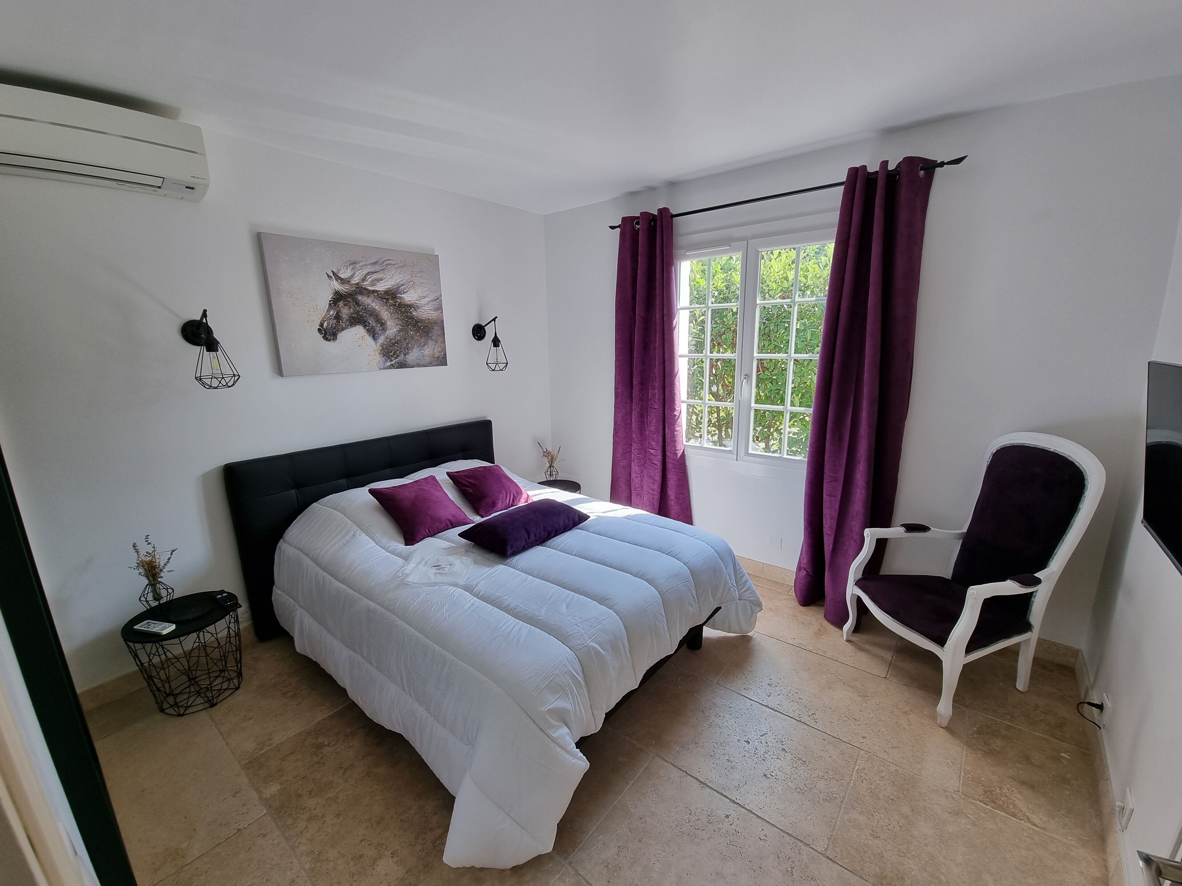 4 slaapkamers, een strijkplank/strijkijzer, gratis wifi, beddengoed