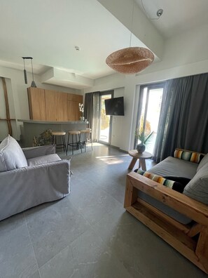 Appartement luxueux, 1 chambre | Cuisine privée | Surface de cuisson, bouilloire électrique, vaisselle et ustensiles