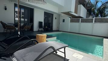 Luxury Apartment, 1 Bedroom | Egyptian cotton sheets, premium bedding, in-room safe, blackout drapes